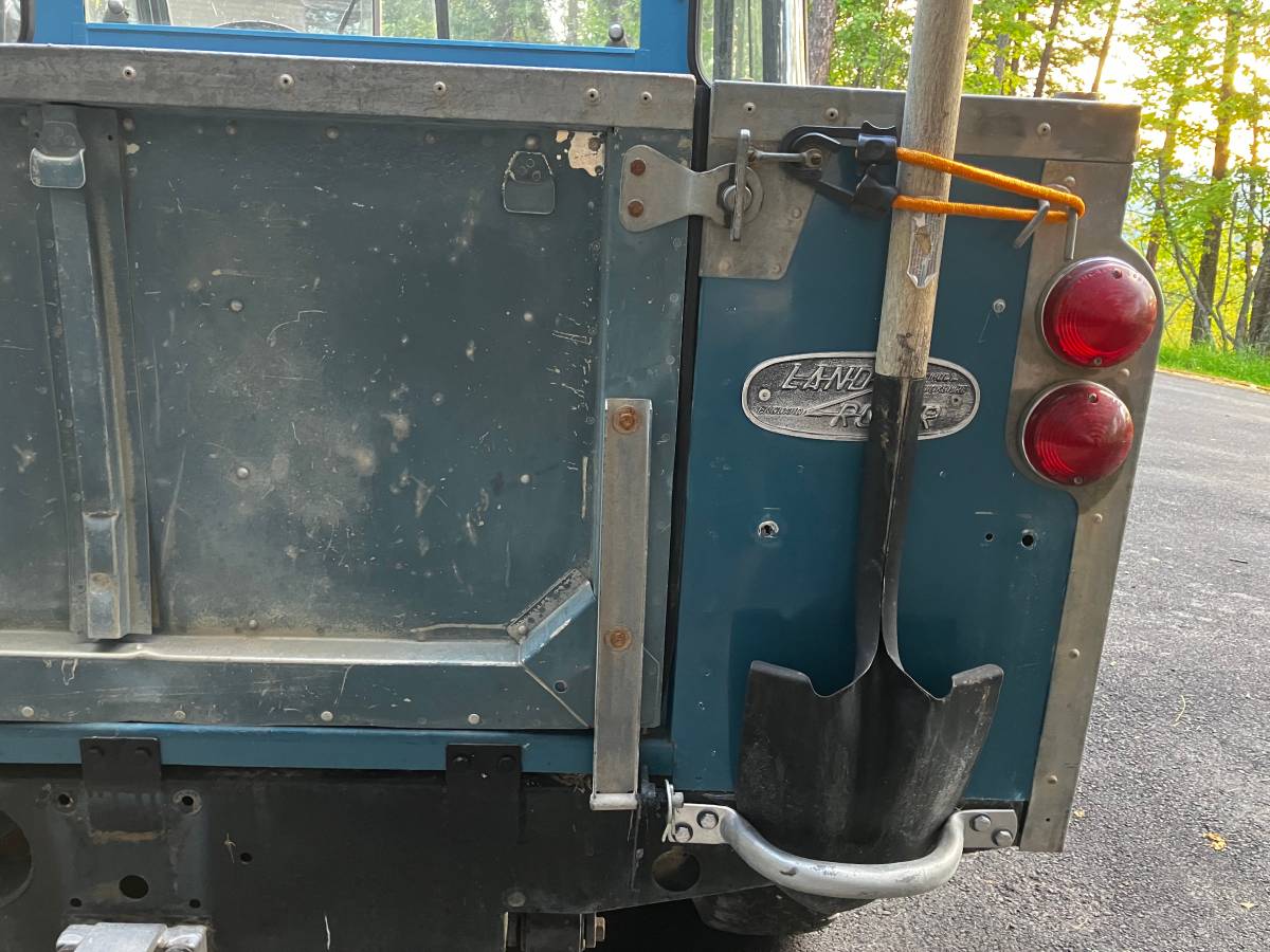 Land-rover-1966-blue-8