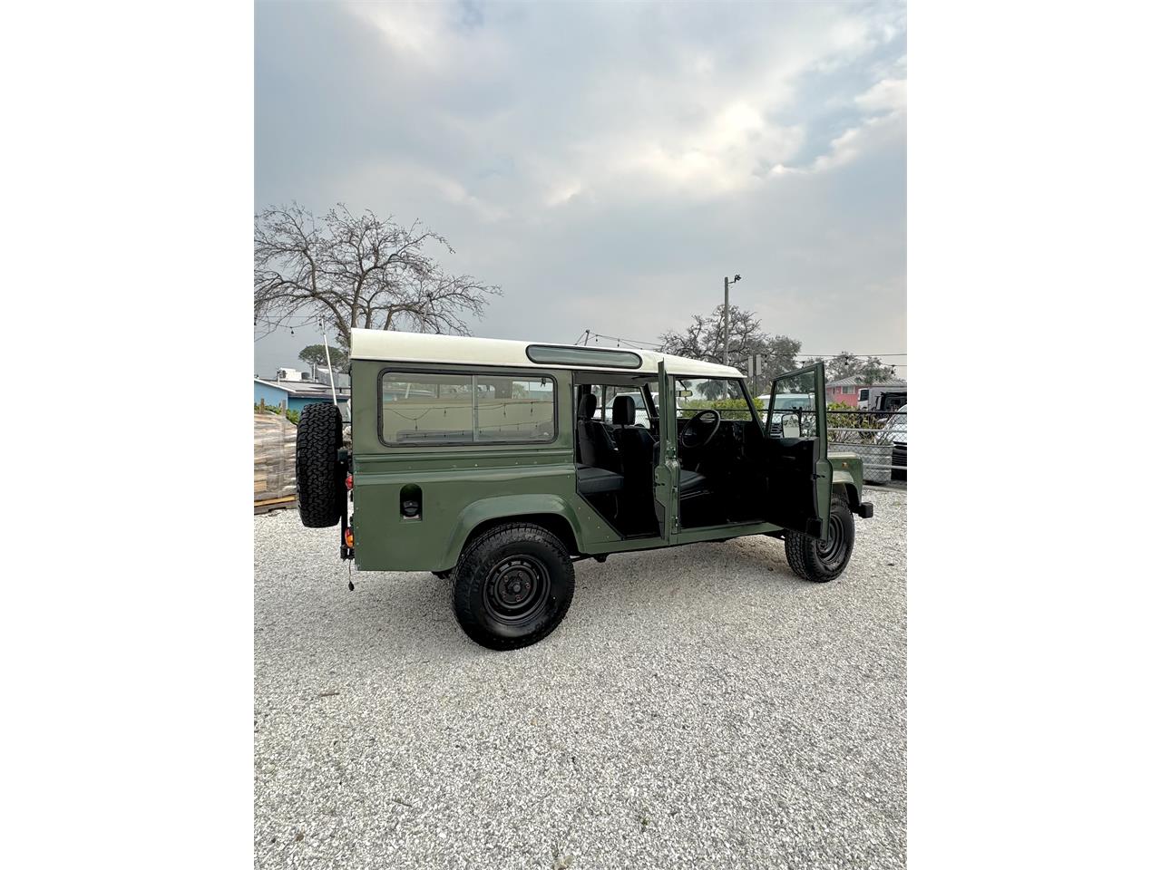 Land-rover-Defender-110-1994-Green-Black-3