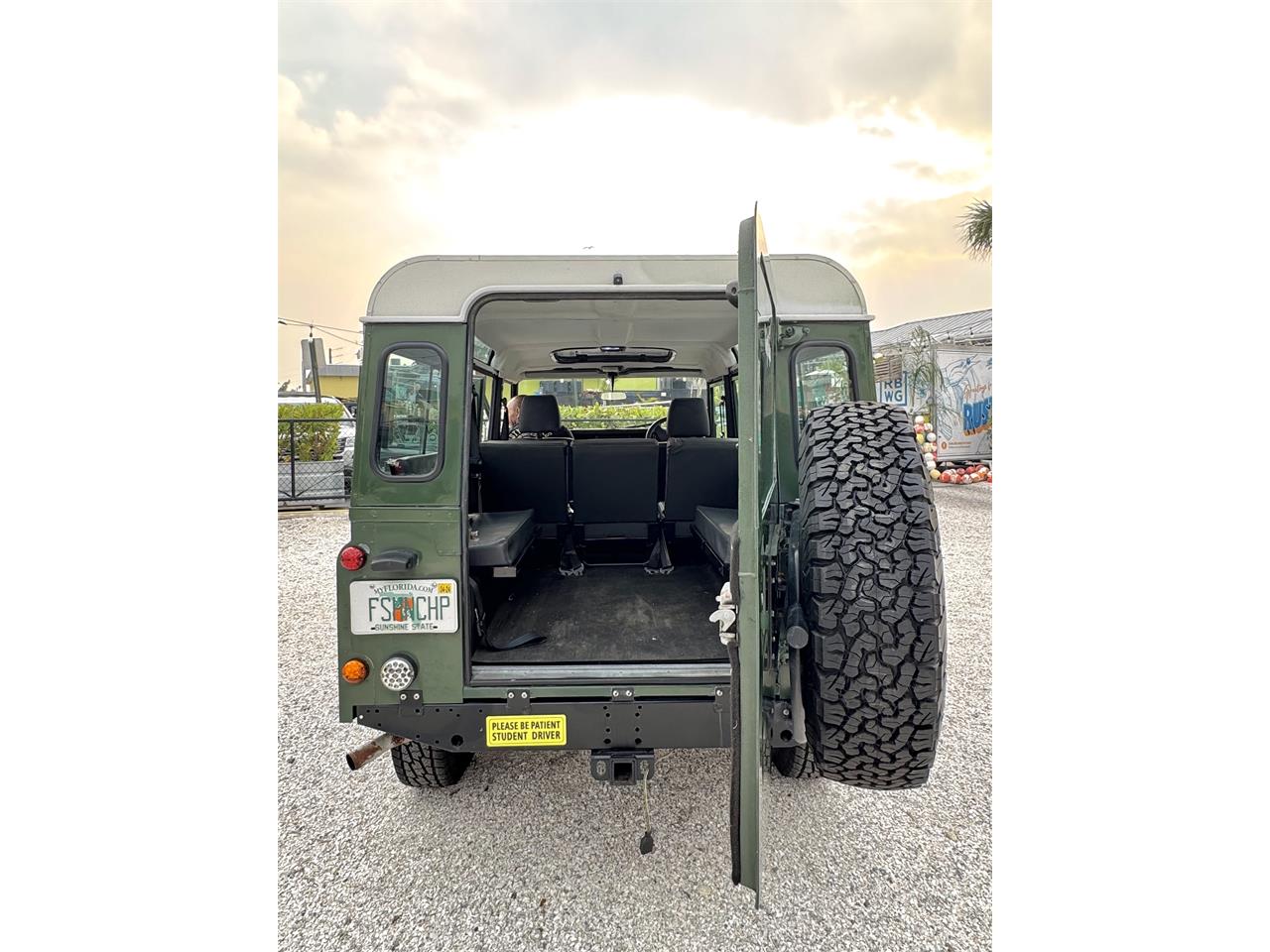Land-rover-Defender-110-1994-Green-Black-4