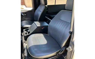 Land-rover-Defender-1990-Black-and-Greygreen-Black-10