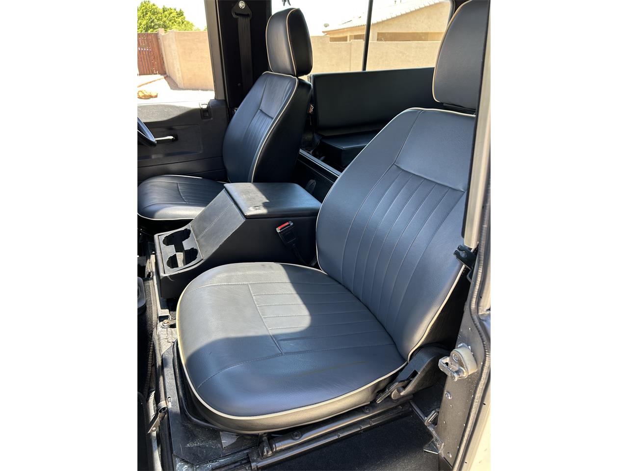 Land-rover-Defender-1990-Black-and-Greygreen-Black-10