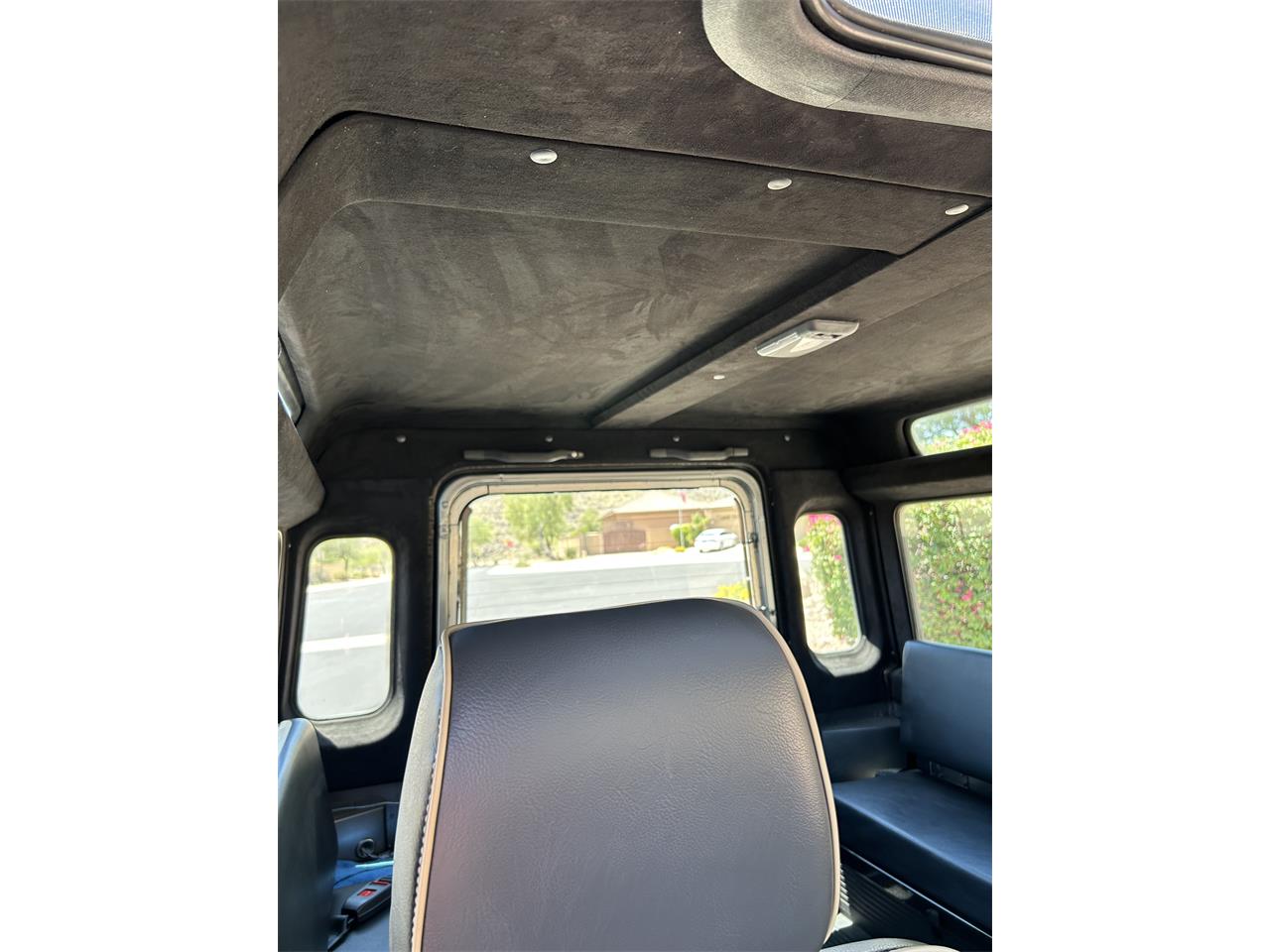 Land-rover-Defender-1990-Black-and-Greygreen-Black-13
