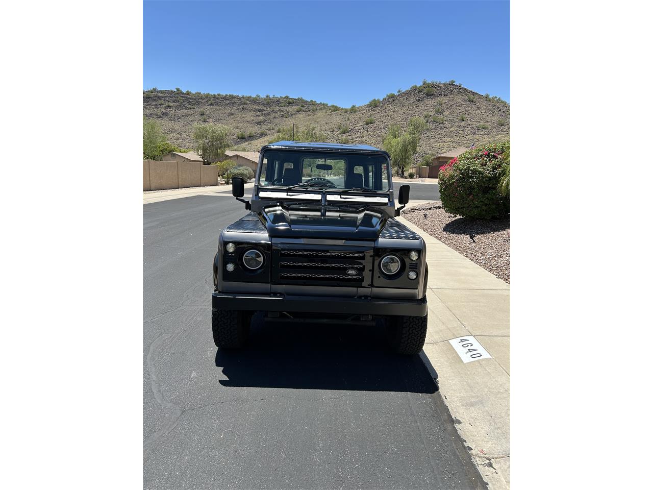 Land-rover-Defender-1990-Black-and-Greygreen-Black-2