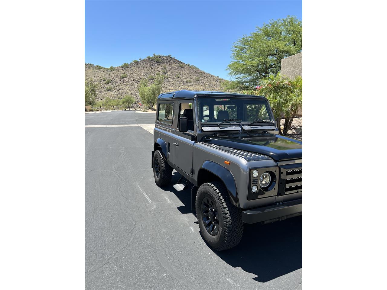 Land-rover-Defender-1990-Black-and-Greygreen-Black-3