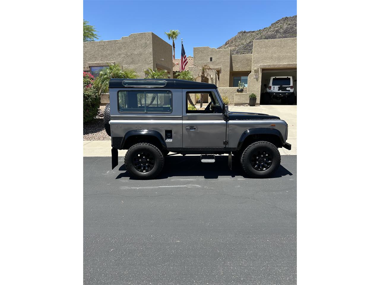 Land-rover-Defender-1990-Black-and-Greygreen-Black-4