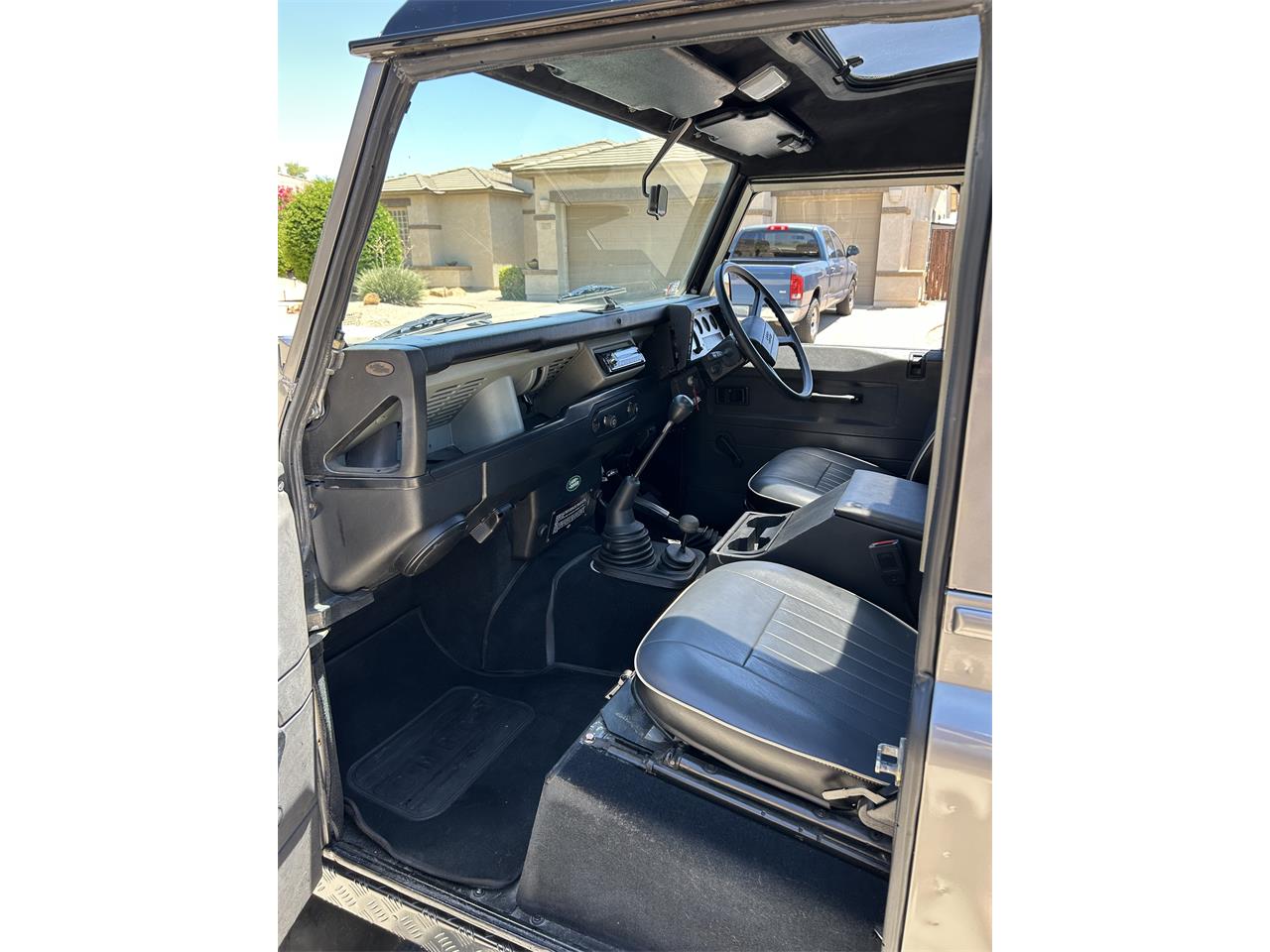 Land-rover-Defender-1990-Black-and-Greygreen-Black-9