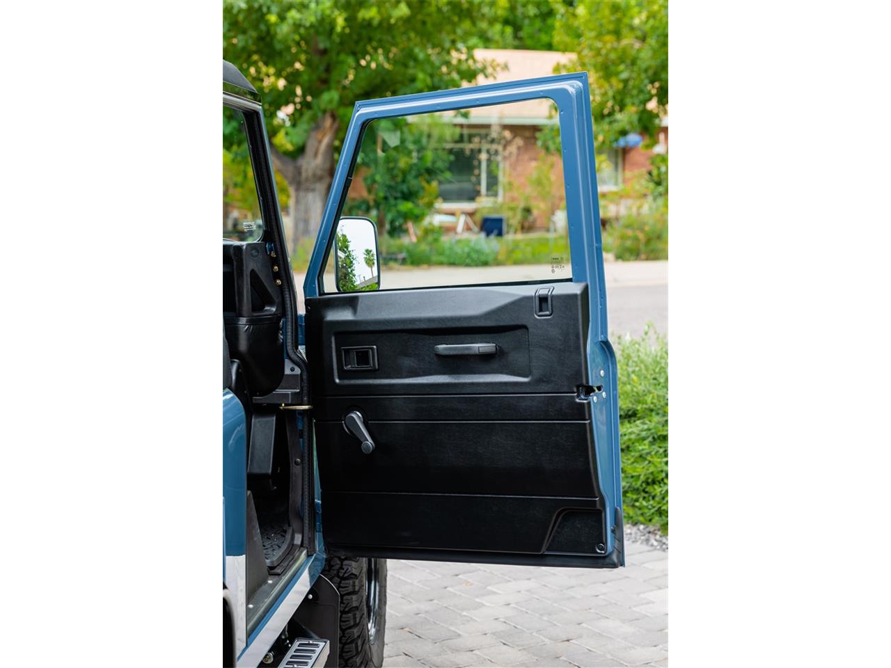 Land-rover-Defender-1994-Arles-Blue-Black-32