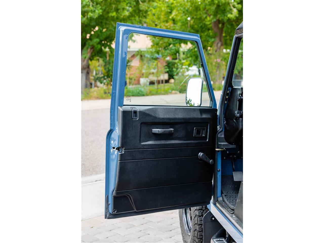 Land-rover-Defender-1994-Arles-Blue-Black-33