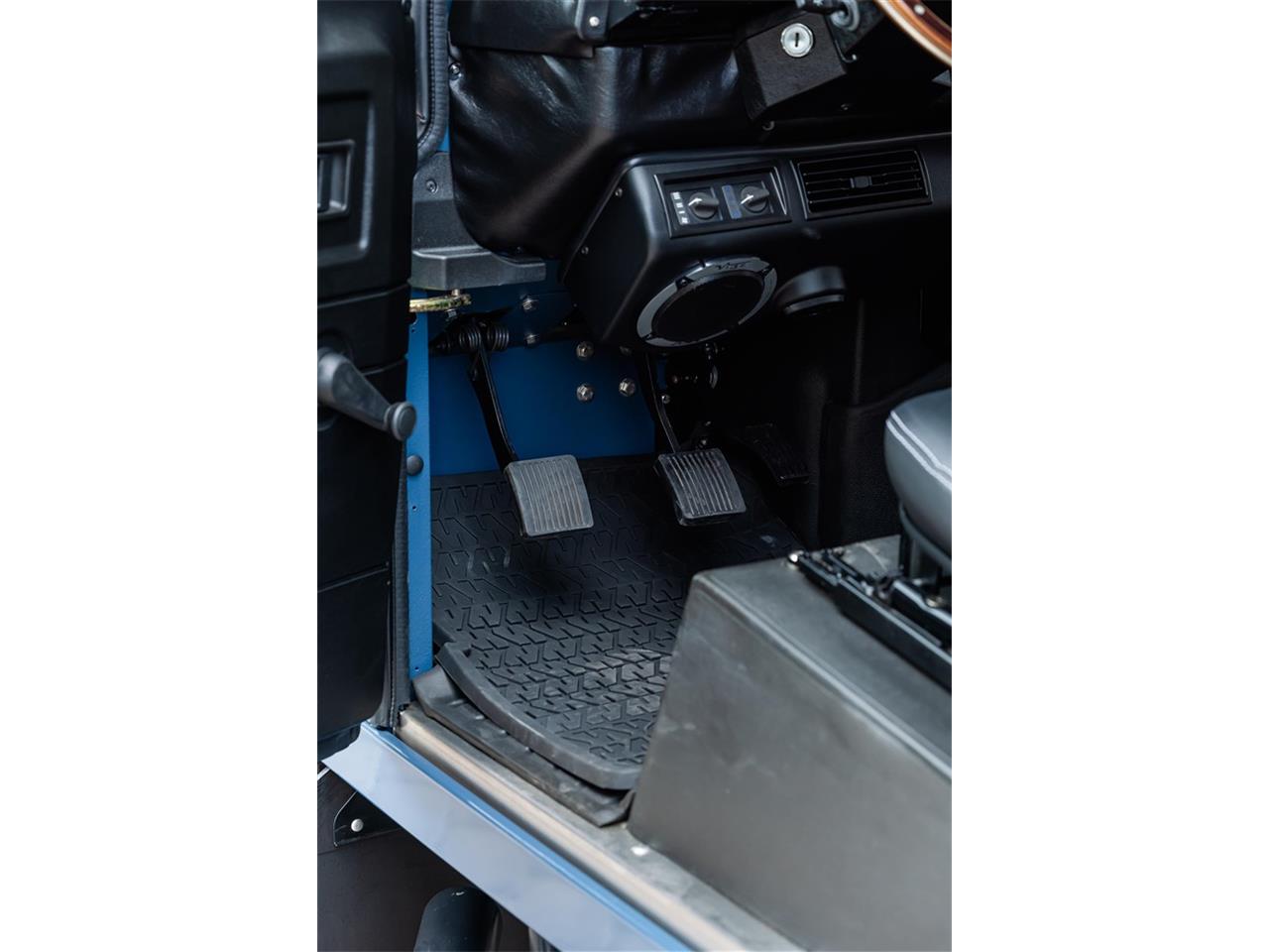 Land-rover-Defender-1994-Arles-Blue-Black-35