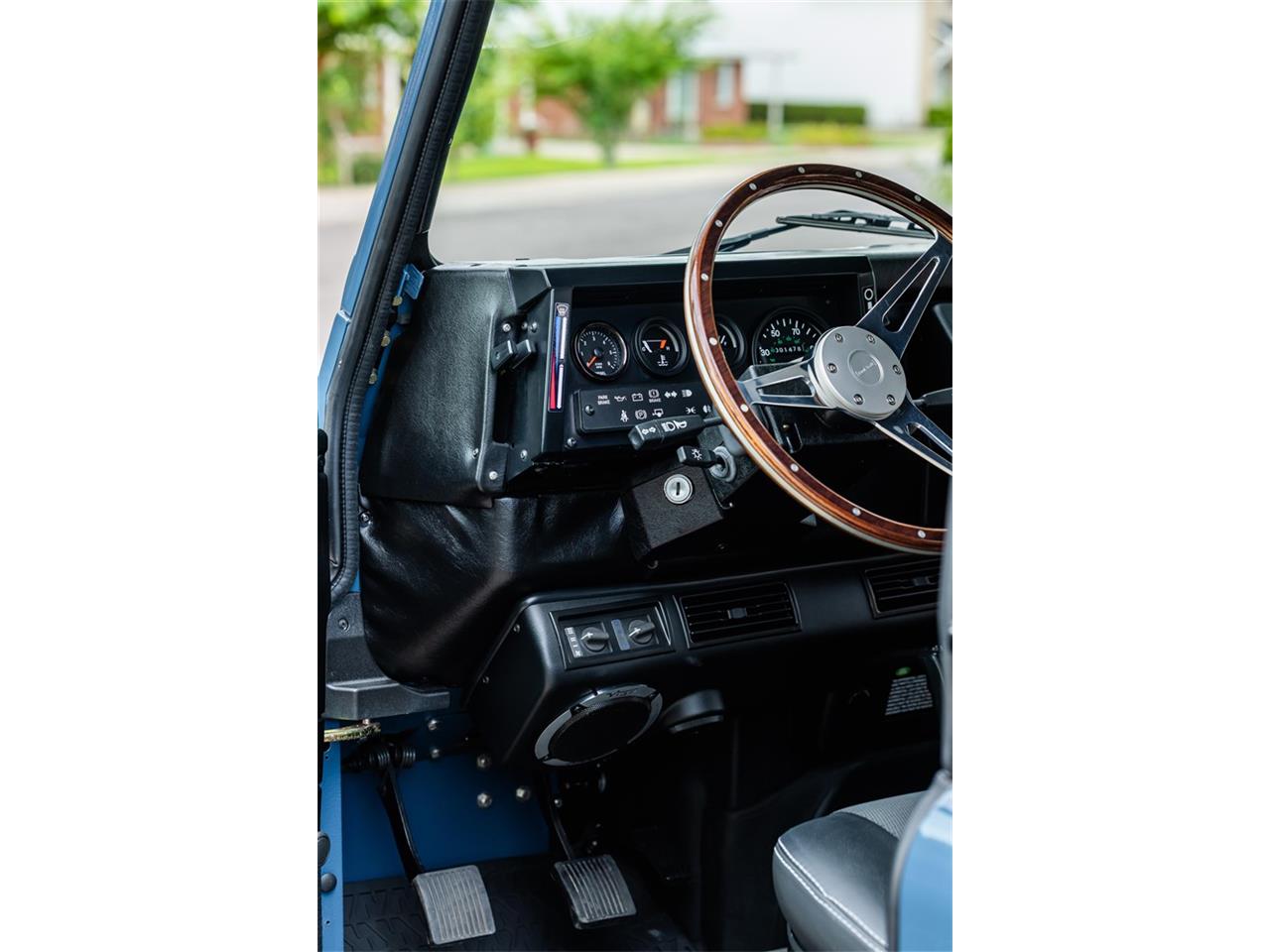 Land-rover-Defender-1994-Arles-Blue-Black-36
