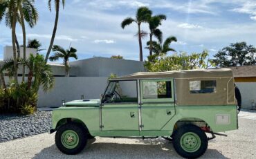 Land-rover-Series-iia-1961-Green-Beige-10