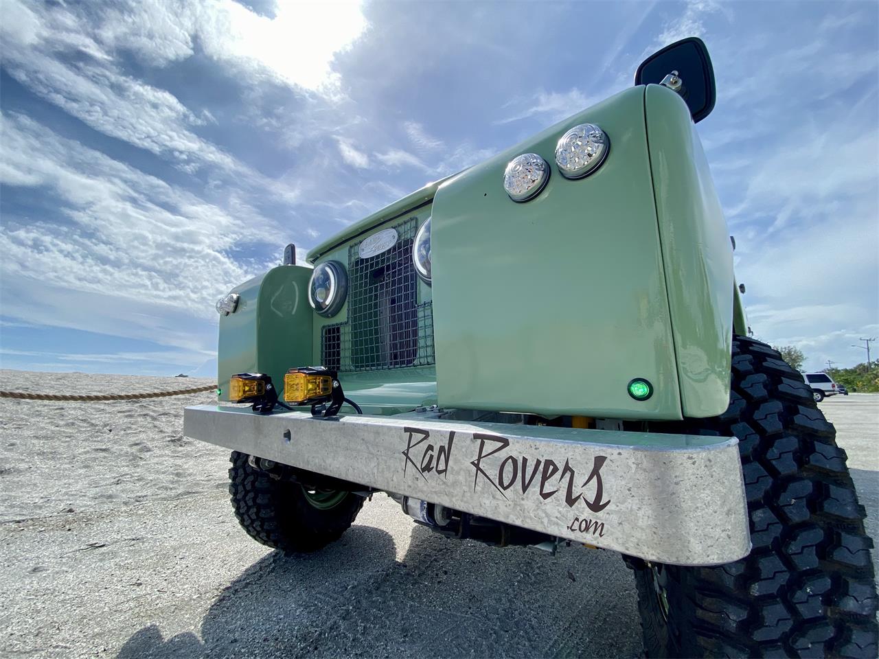 Land-rover-Series-iia-1961-Green-Beige-11