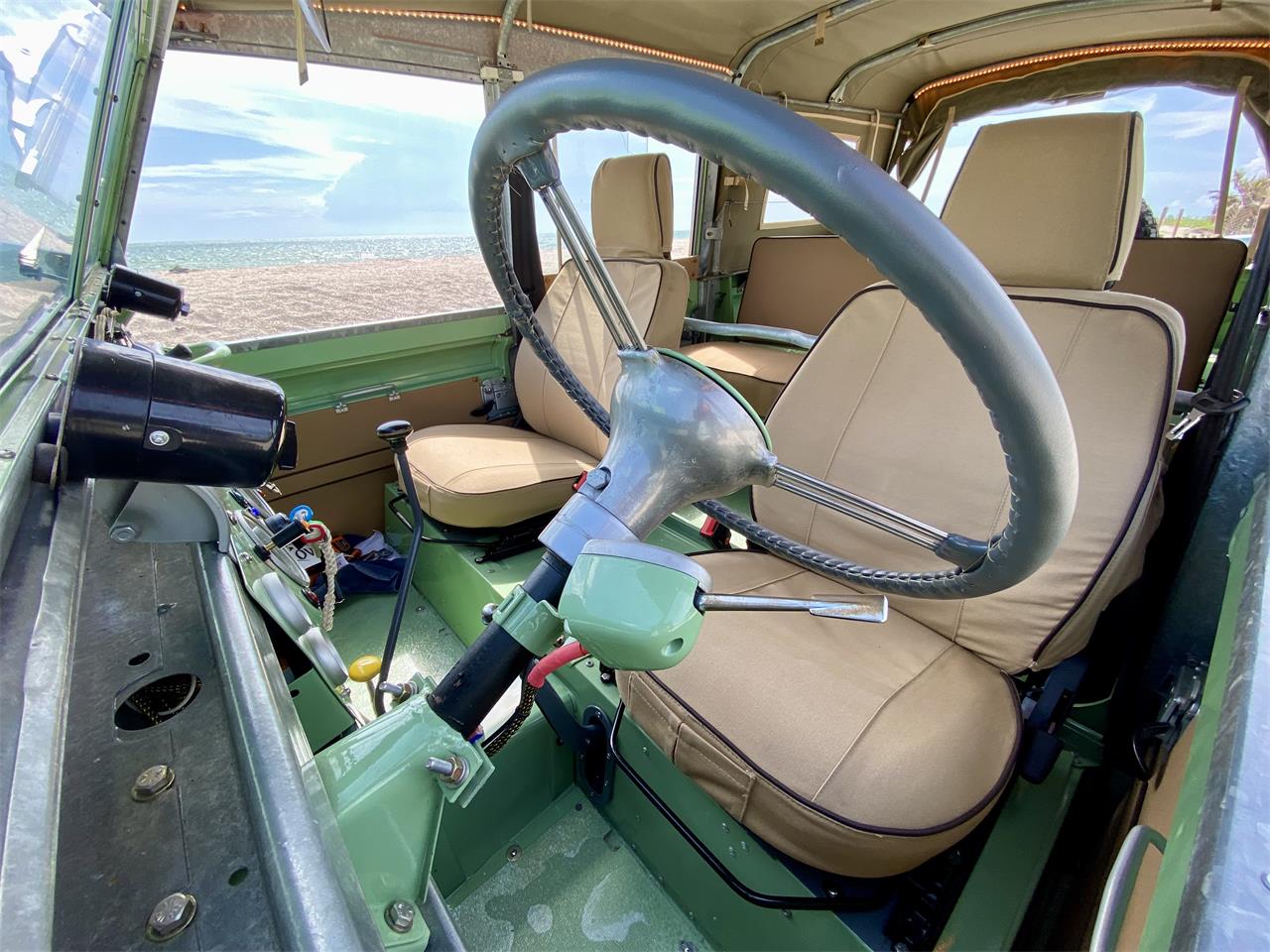Land-rover-Series-iia-1961-Green-Beige-14