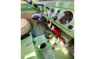 Land-rover-Series-iia-1961-Green-Beige-15