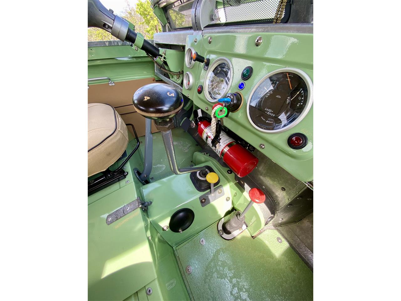 Land-rover-Series-iia-1961-Green-Beige-15