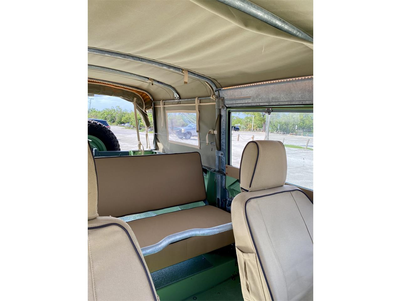 Land-rover-Series-iia-1961-Green-Beige-16