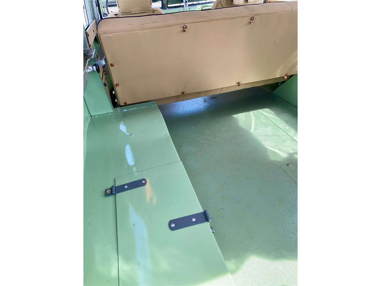 Land-rover-Series-iia-1961-Green-Beige-17