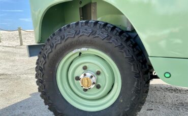 Land-rover-Series-iia-1961-Green-Beige-21