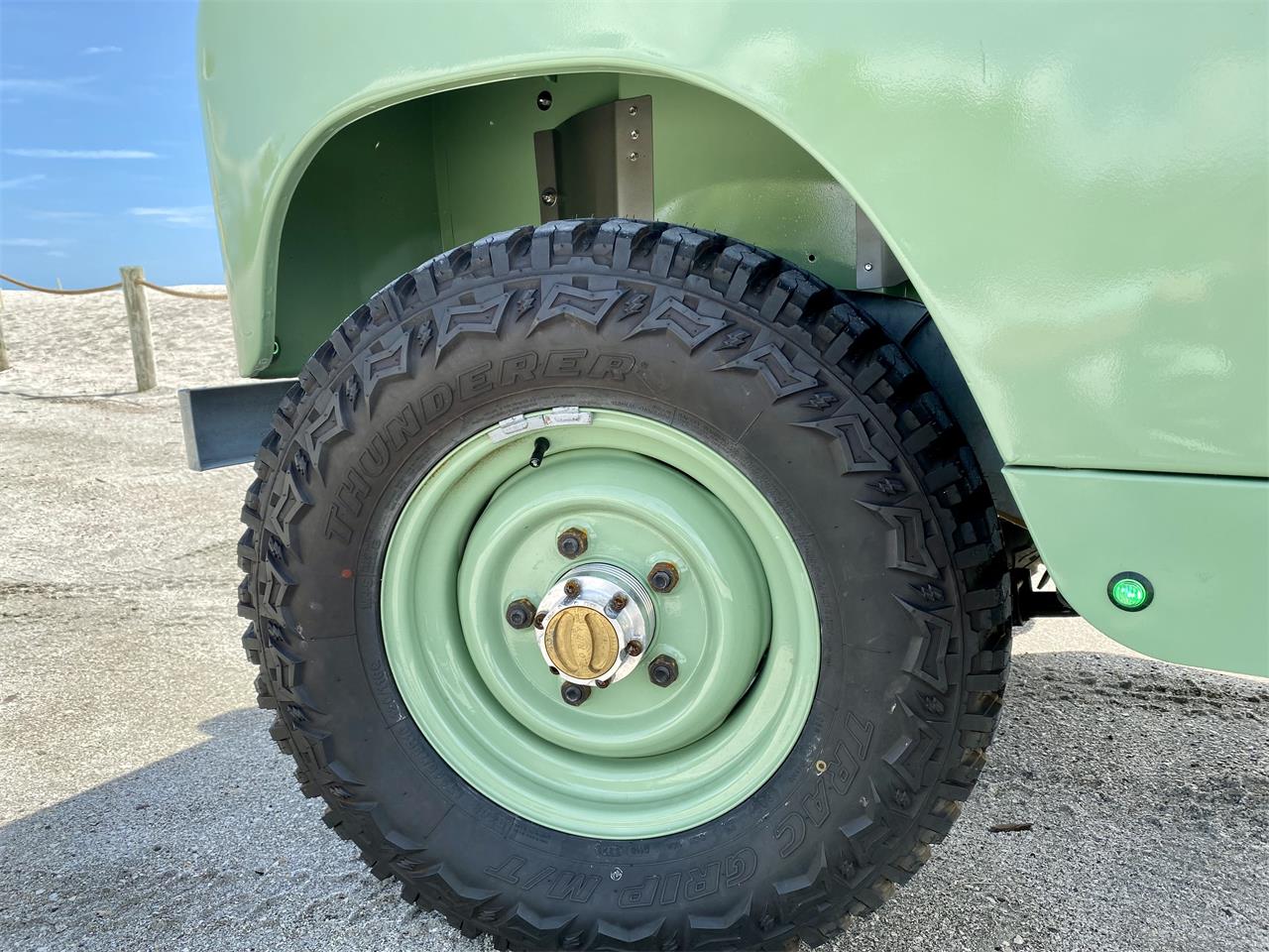 Land-rover-Series-iia-1961-Green-Beige-21
