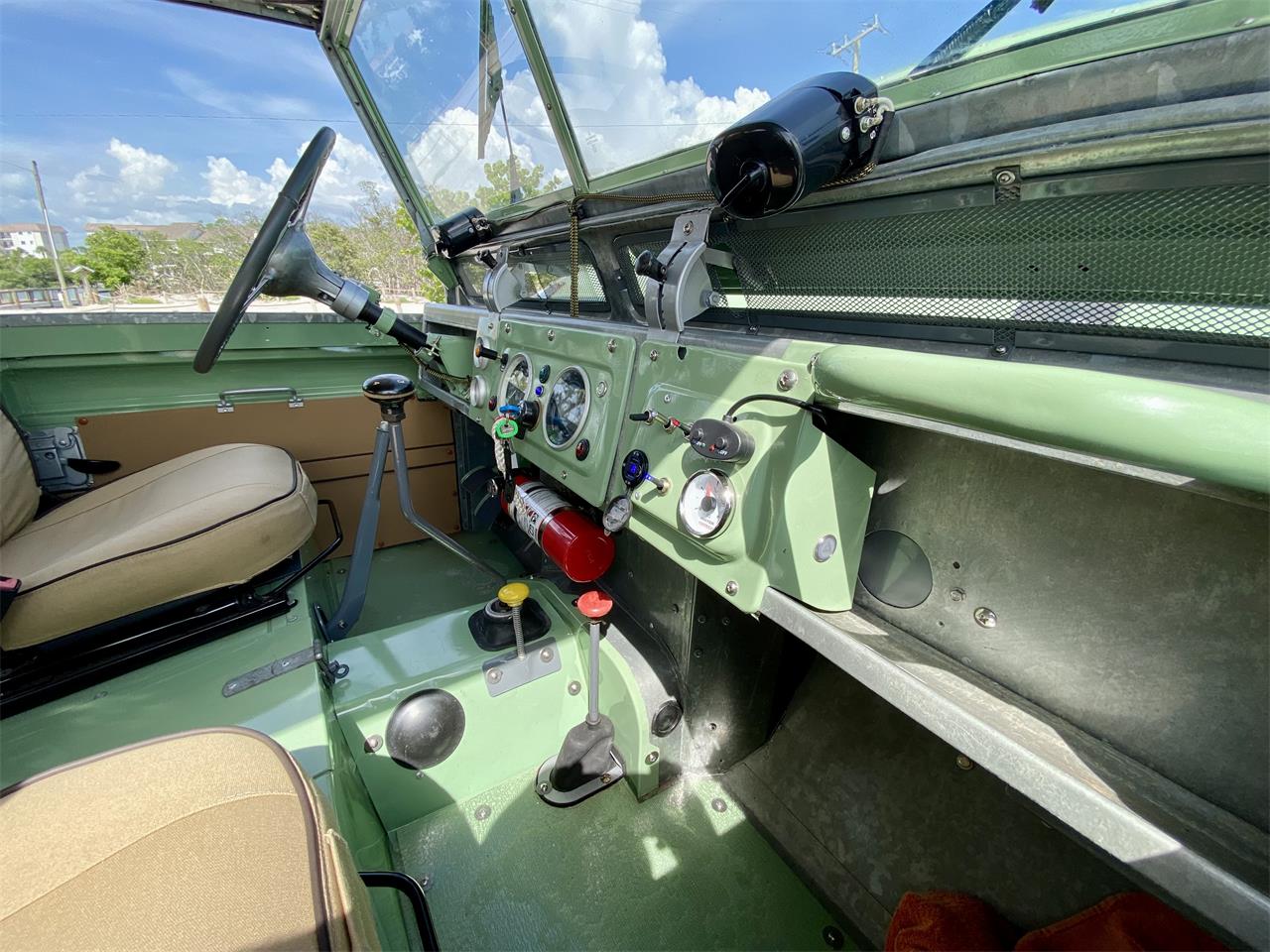 Land-rover-Series-iia-1961-Green-Beige-22