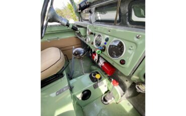Land-rover-Series-iia-1961-Green-Beige-23