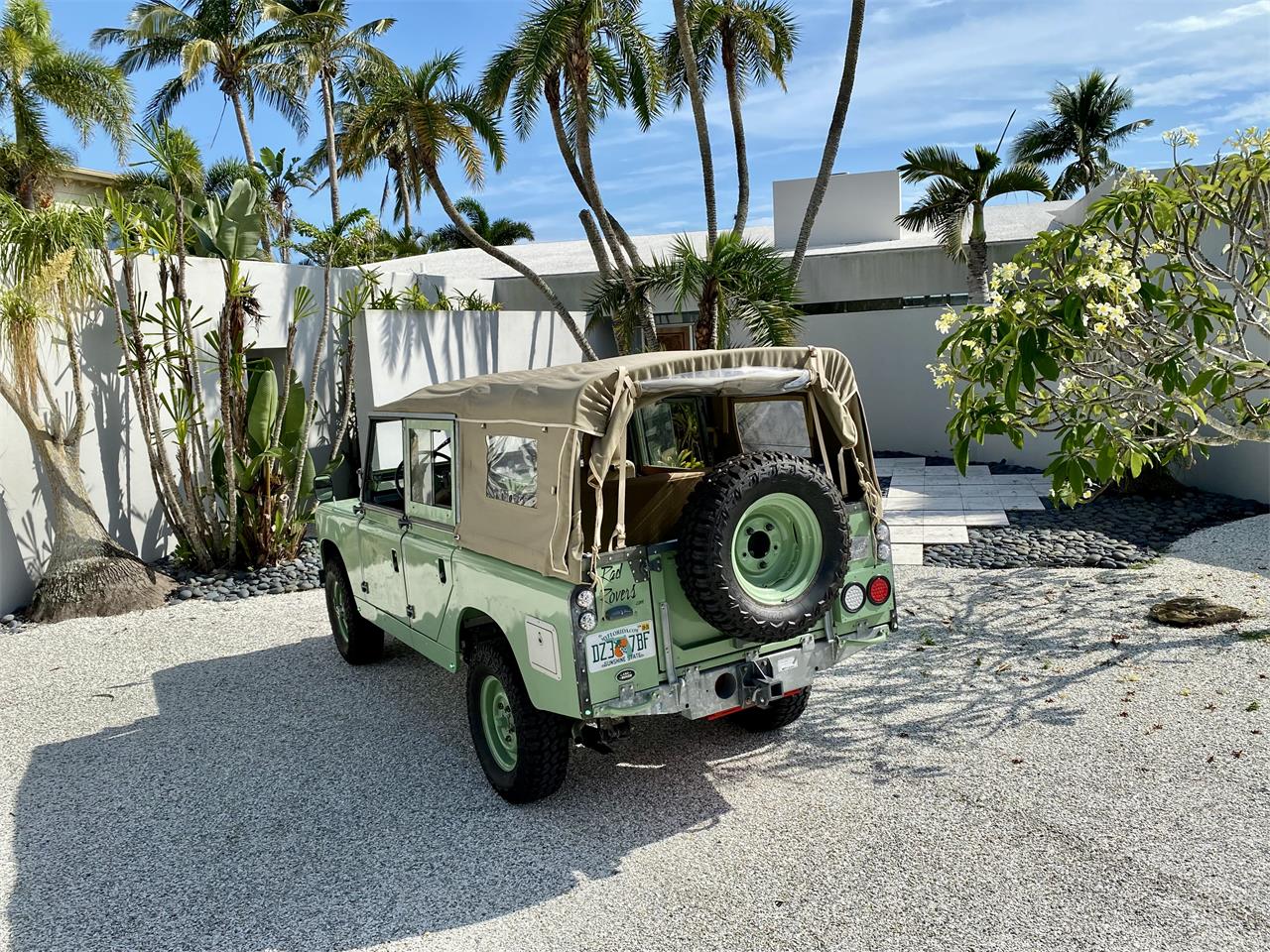Land-rover-Series-iia-1961-Green-Beige-26