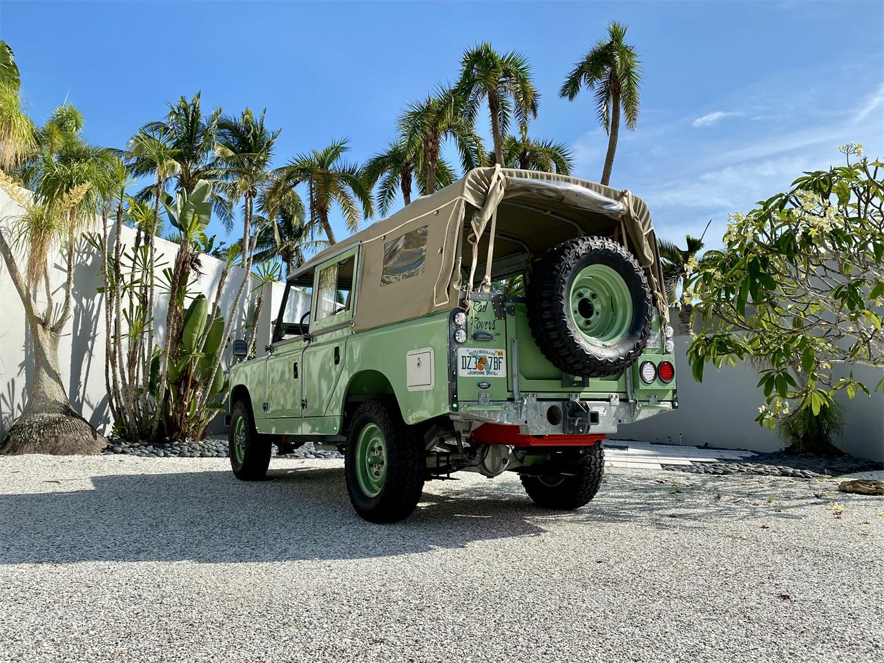 Land-rover-Series-iia-1961-Green-Beige-27