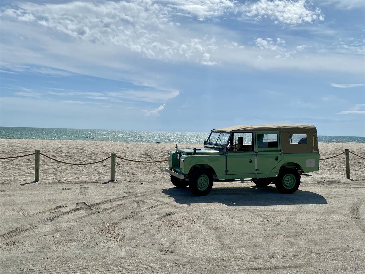 Land-rover-Series-iia-1961-Green-Beige-28
