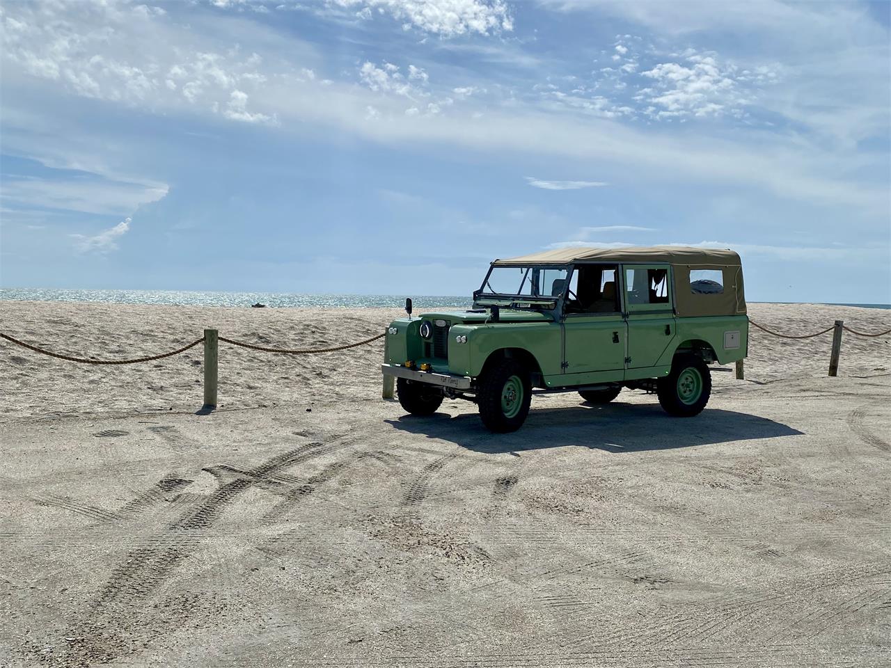 Land-rover-Series-iia-1961-Green-Beige-29