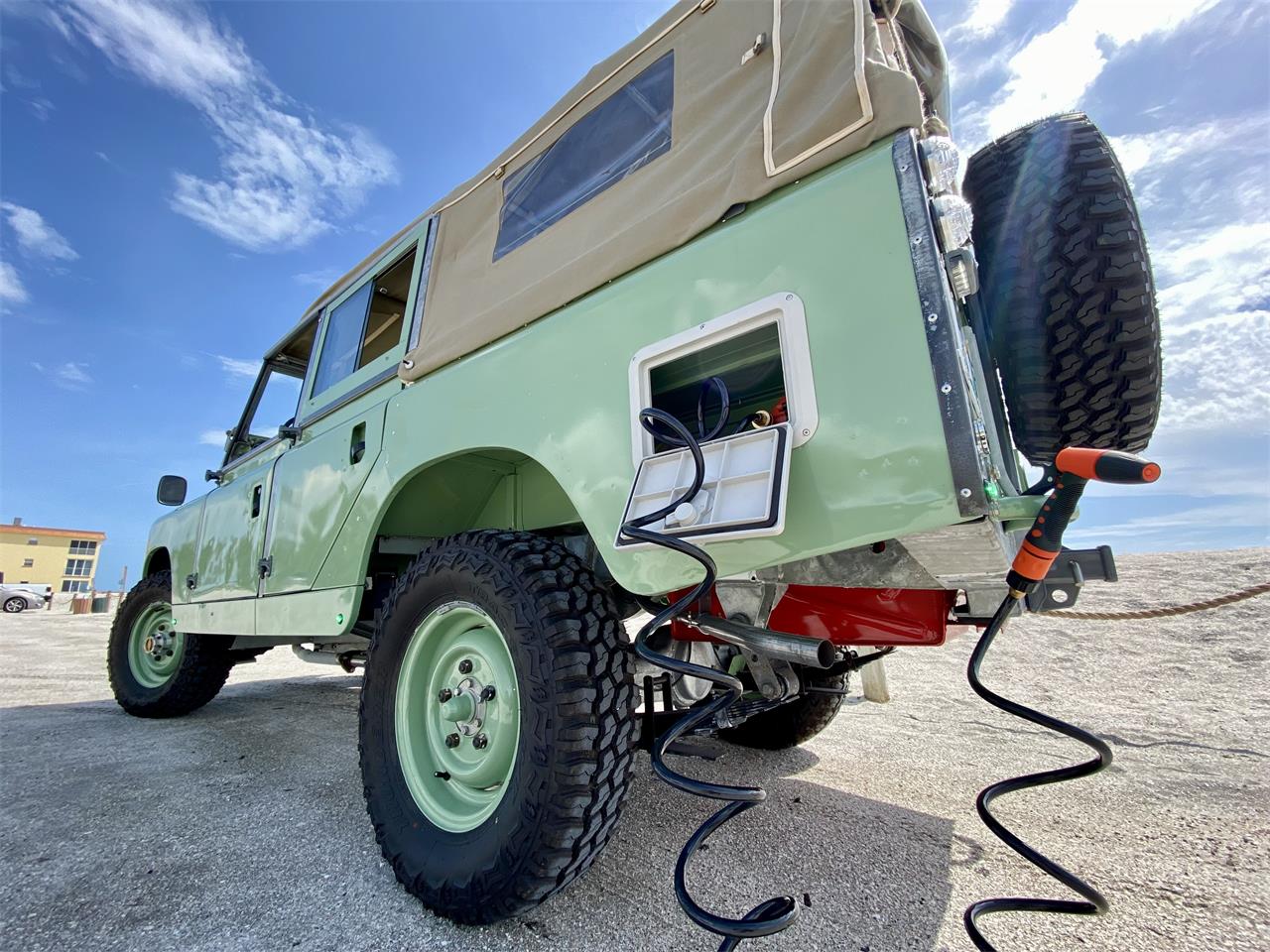 Land-rover-Series-iia-1961-Green-Beige-33