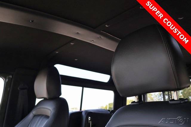 Land-rover-defender-110-1992-17
