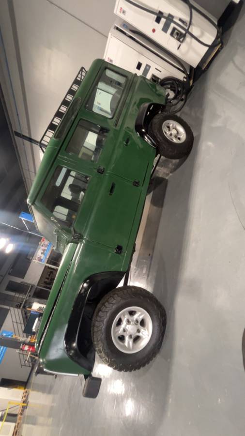 Land-rover-defender-110-1994-green-2