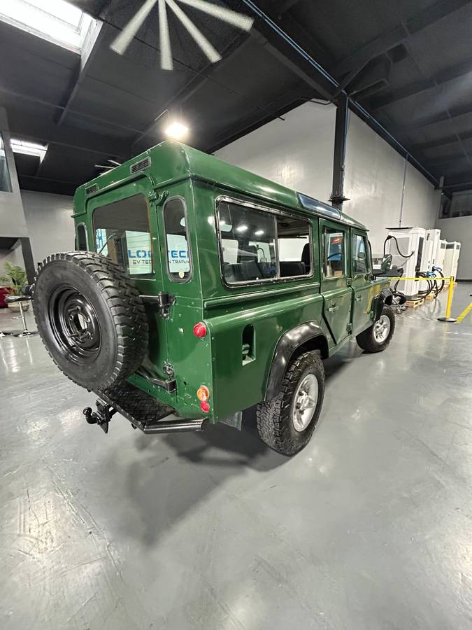 Land-rover-defender-110-1994-green-3