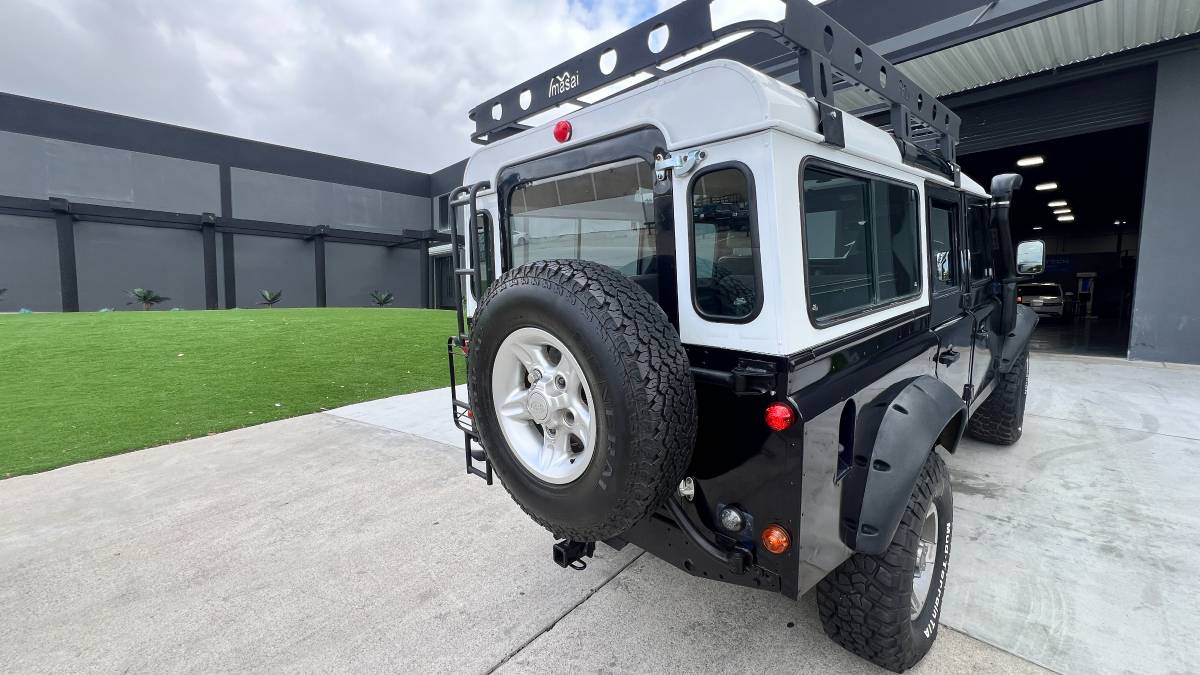 Land-rover-defender-110-diesel-1992-blue-3