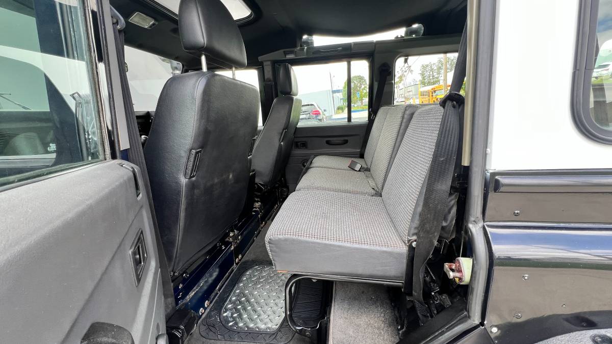 Land-rover-defender-110-diesel-1992-blue-4