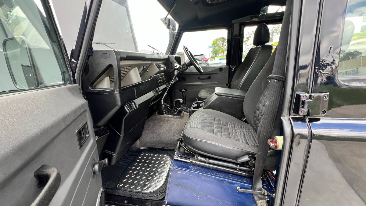 Land-rover-defender-110-diesel-1992-blue-5