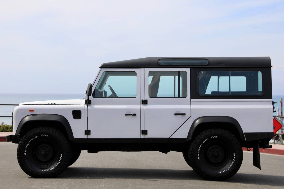 Land-rover-defender-110-diesel-1993-white-1