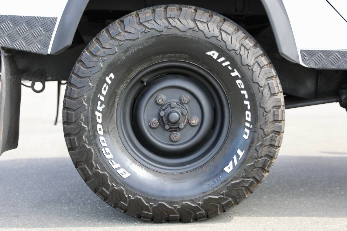 Land-rover-defender-110-diesel-1993-white-15