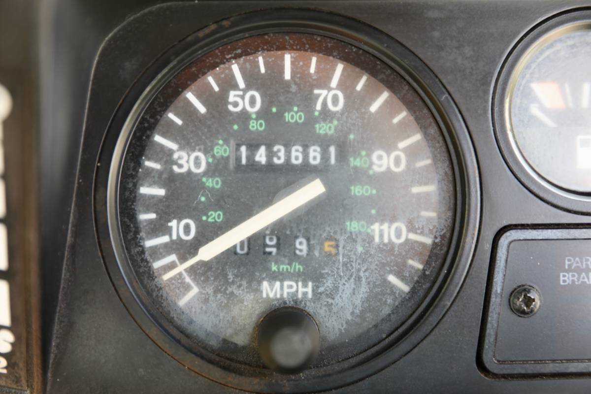 Land-rover-defender-110-diesel-1993-white-17