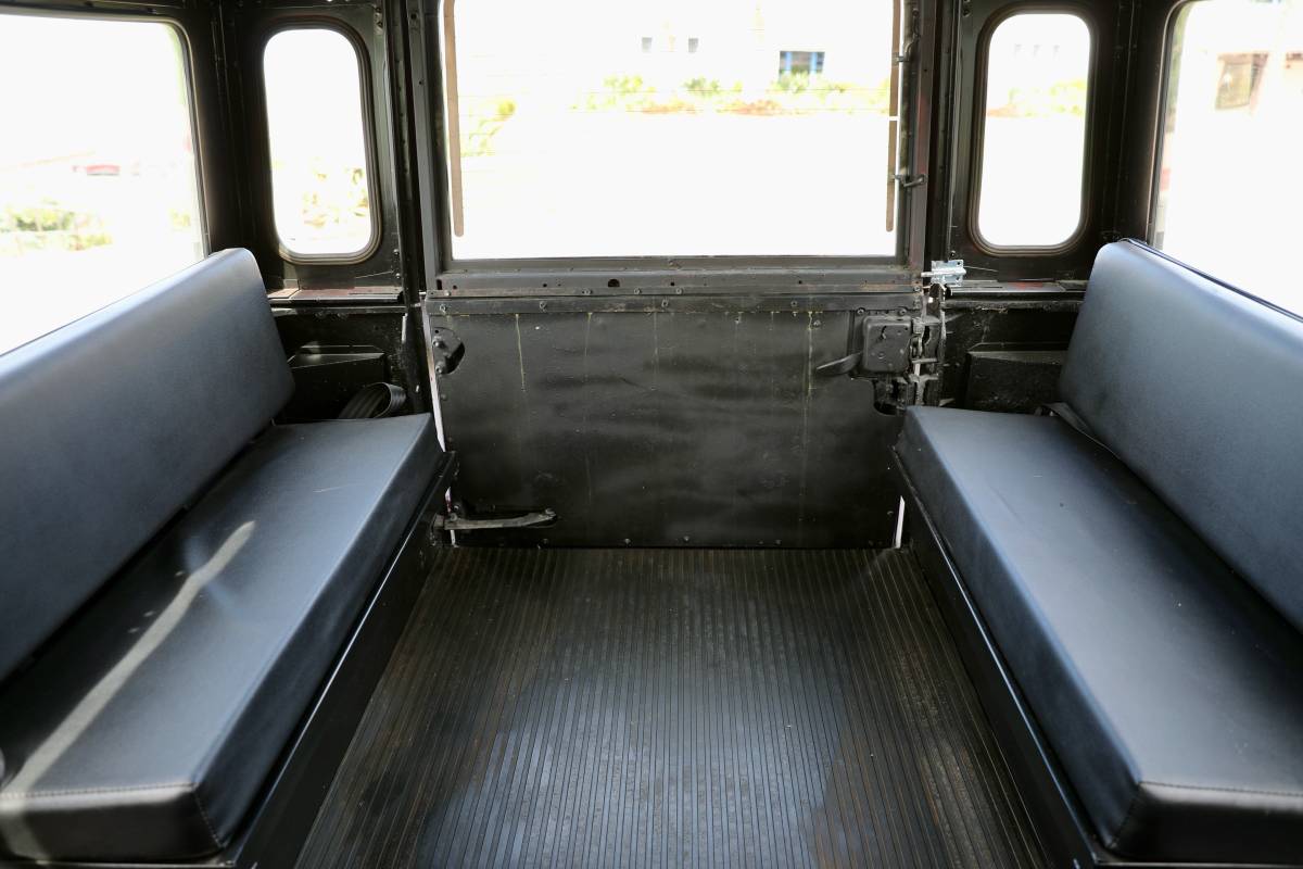 Land-rover-defender-110-diesel-1993-white-3