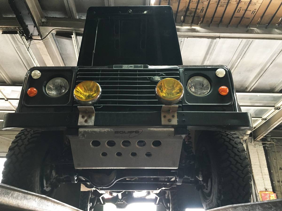 Land-rover-defender-90-1991-black-3