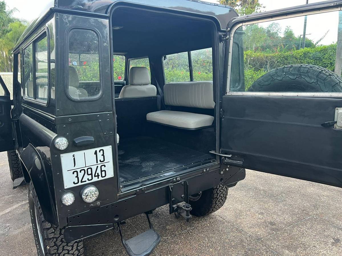 Land-rover-defender-90-diesel-1994-grey-4