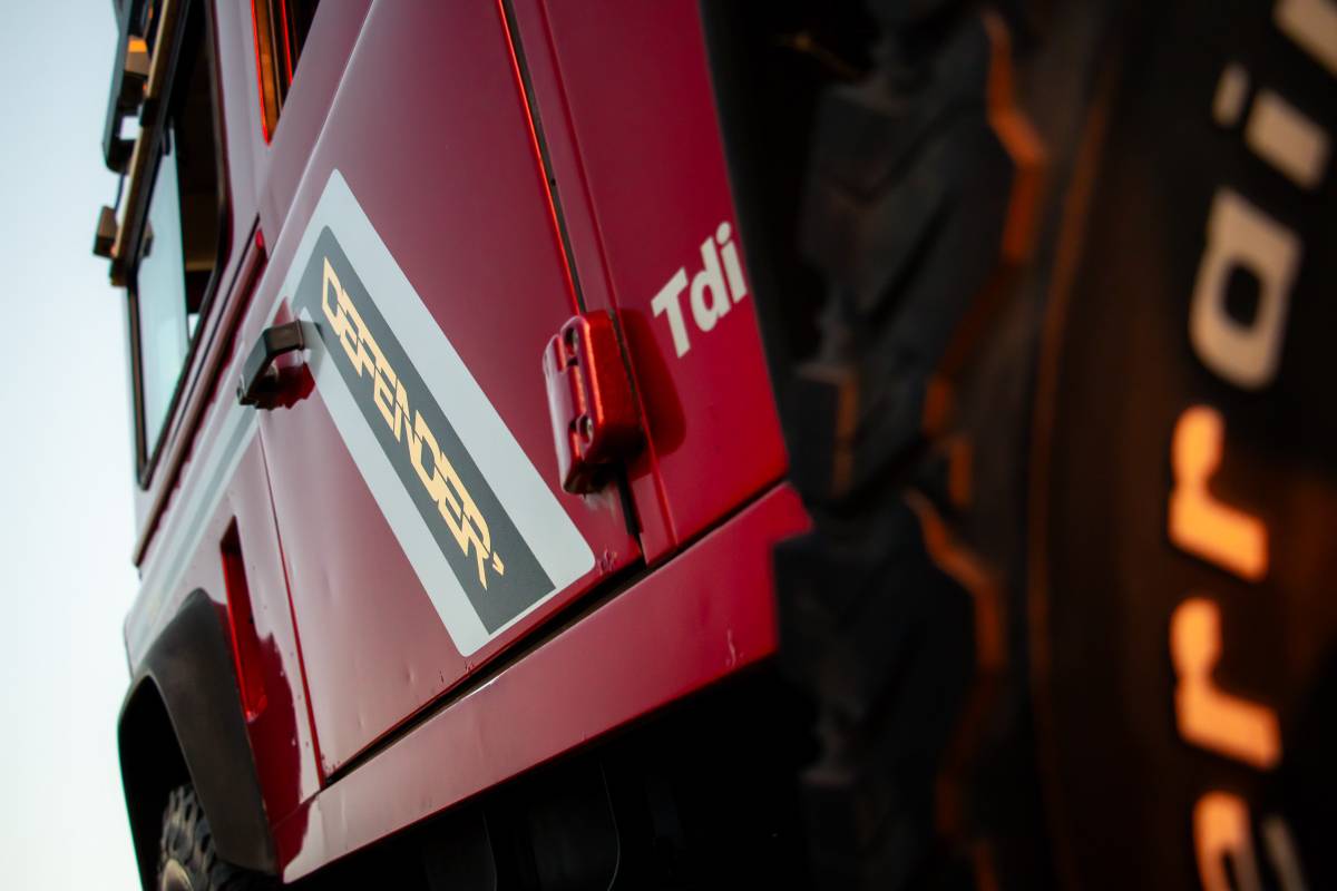 Land-rover-defender-90-diesel-1995-red-1