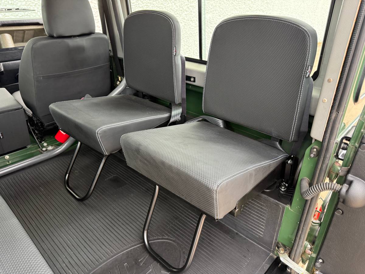Land-rover-defender-90-nas-1995-green-8