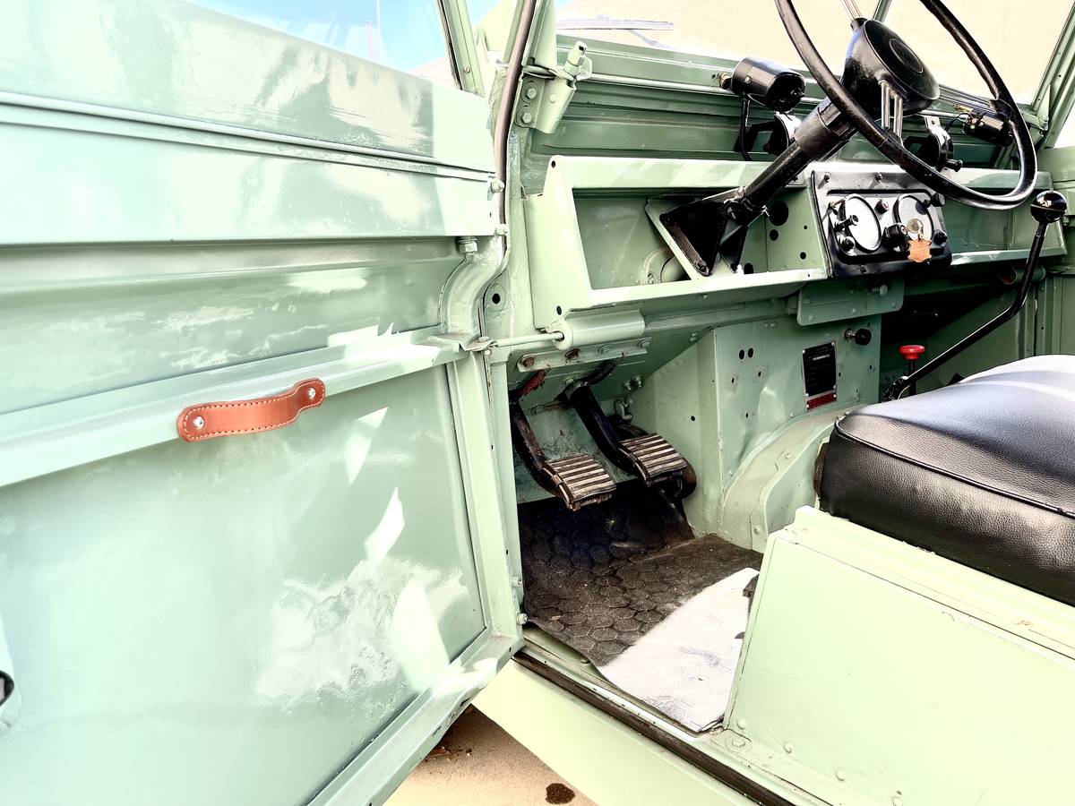 Land-rover-series-2a-109-1964-green-17