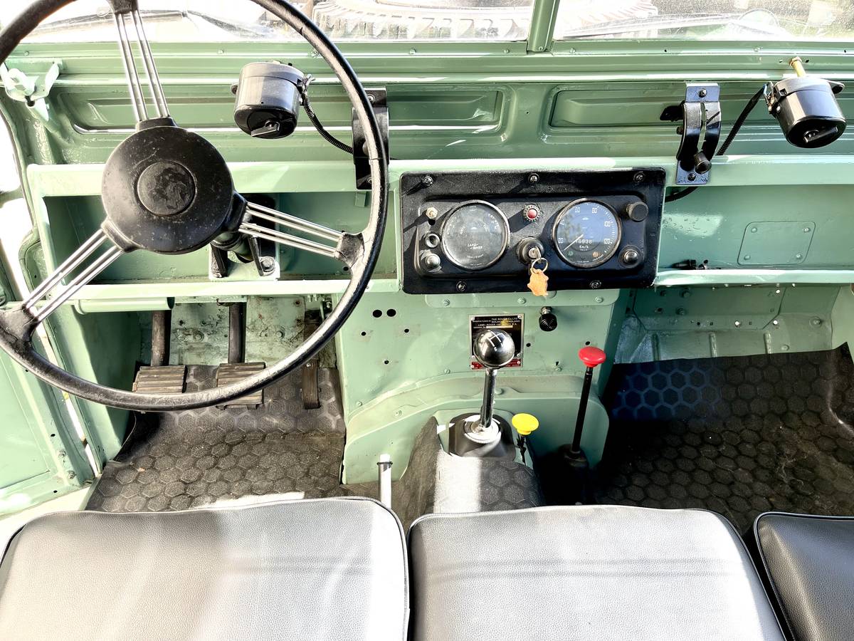Land-rover-series-2a-109-1964-green-18