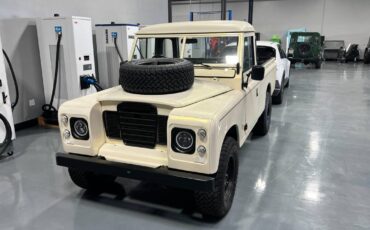 Land-rover-series-3-1972-white-10