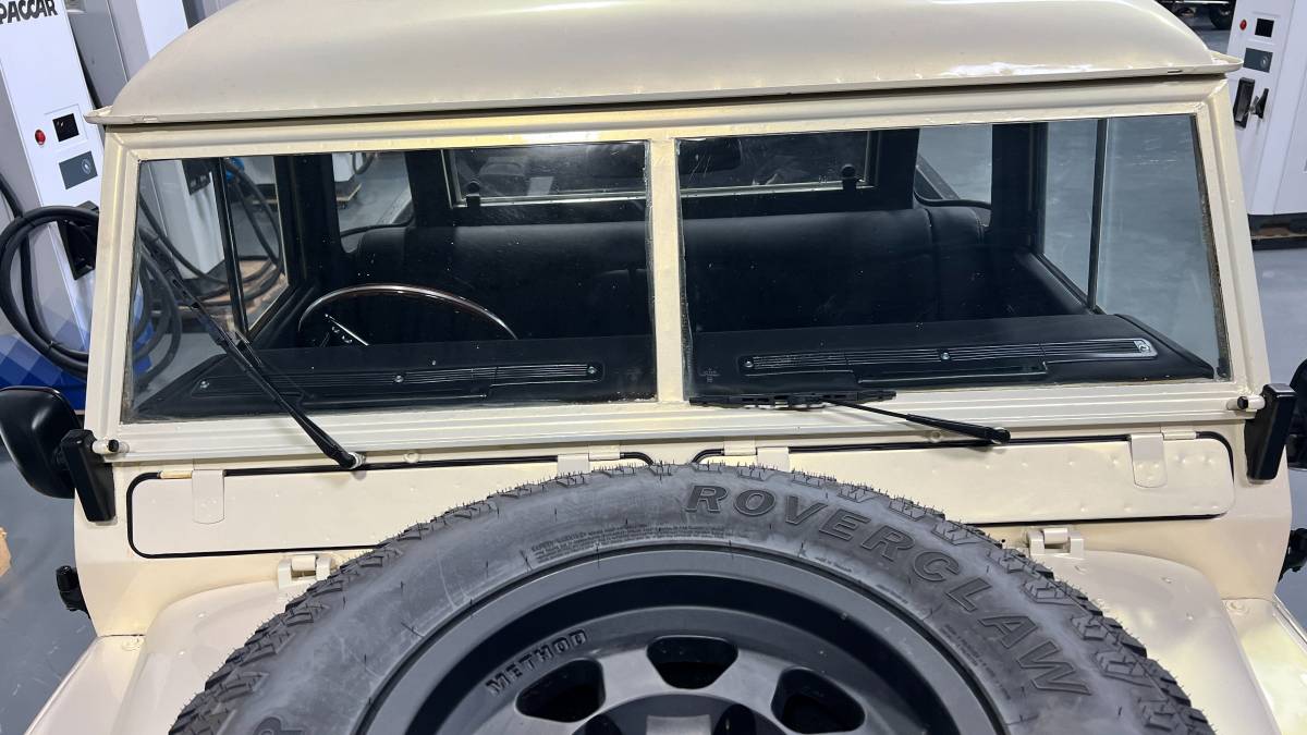 Land-rover-series-3-1972-white-11