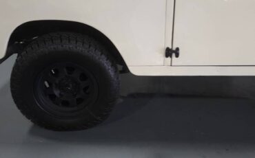 Land-rover-series-3-1972-white-12