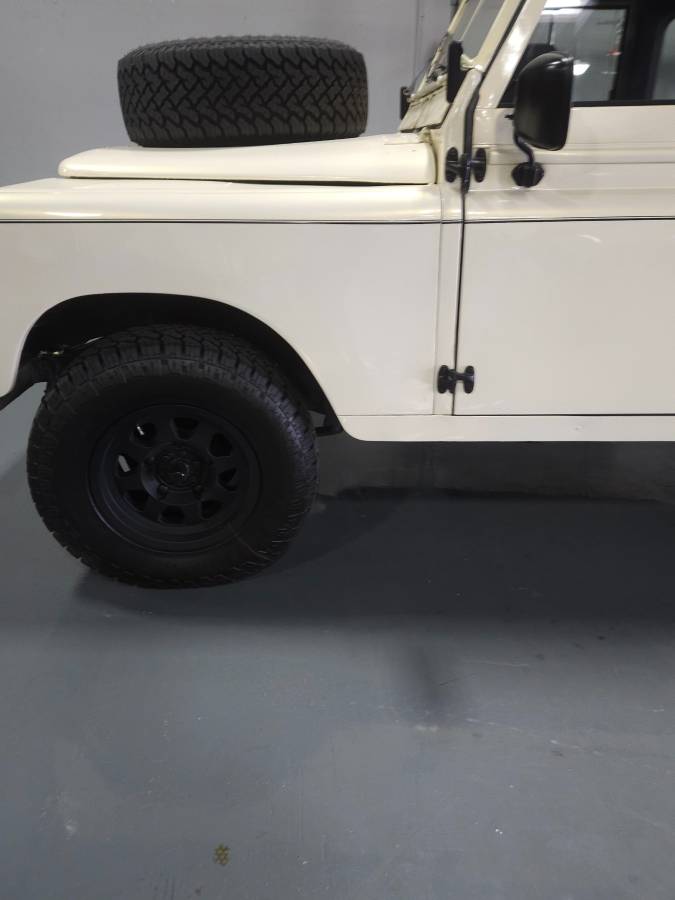 Land-rover-series-3-1972-white-12